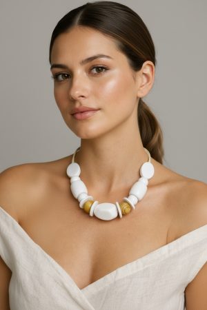 COLAR DE CORDÂO ESFERAS BRANCO